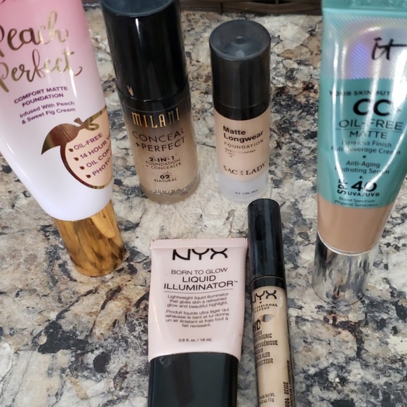 it cosmetics Other - Makeup bundle